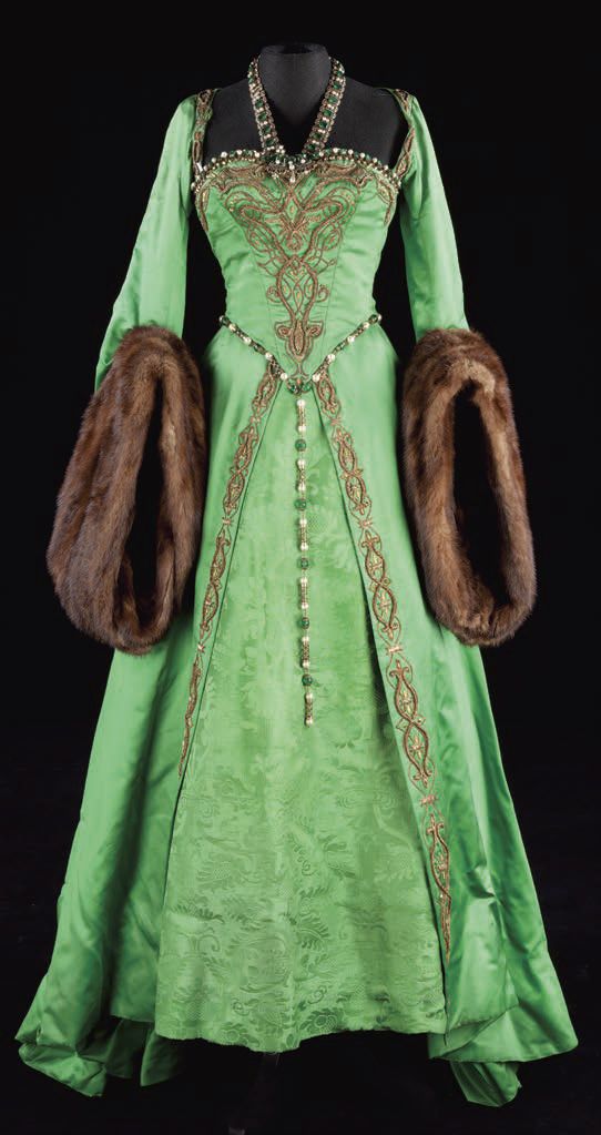 A gorgeous Green gown worn by Ann Boleyn
