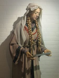 wax-statue-of-anglo-saxon-women-museum